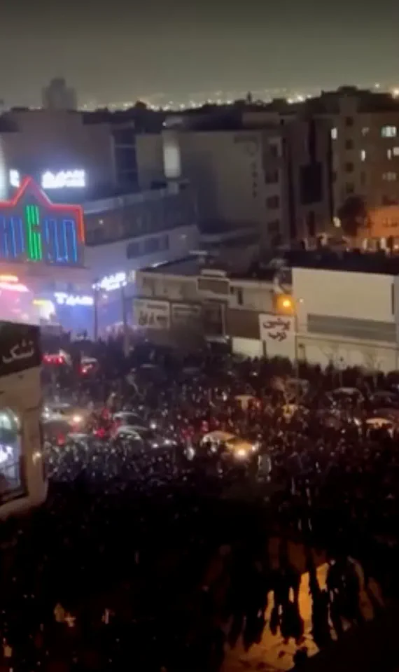 Iranian Protesters Defy Internet Blackout as Crackdown Intensifies Amid Global Outcry
