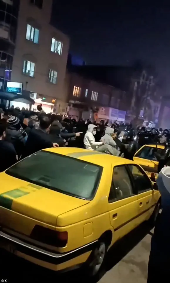 Alleged Use of Civilian Infiltration by Iranian Security Agents to Lure Protesters into Killing Zones, Per Protester Account