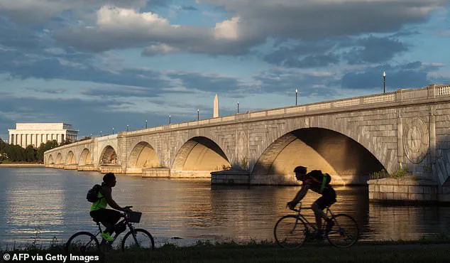 Trump's 'Triumphal Arch' to Reach 250 Feet, 'Dwarfing Capital Landmarks,' Say Washington Post Sources