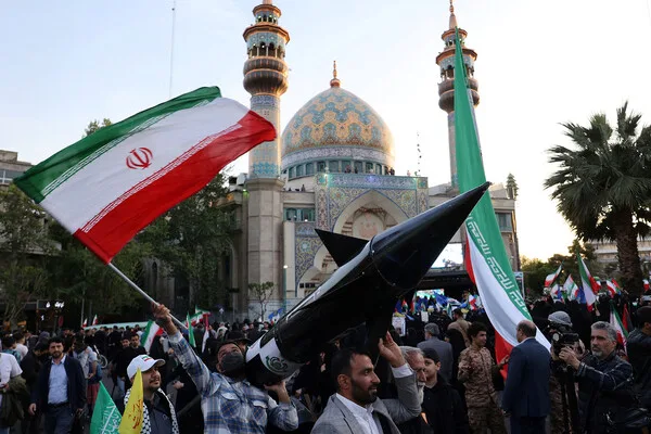 Iranian IRGC Launches Missile Strikes at Israel, U.S. Bases in Escalation Amid Leadership Transition