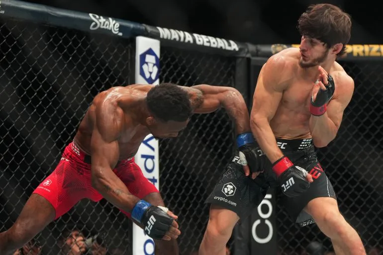 Clash of Styles: Evloev's Grappling vs. Murphy's Striking Culminates in Stunning Majority Decision at UFC Fight Night 270