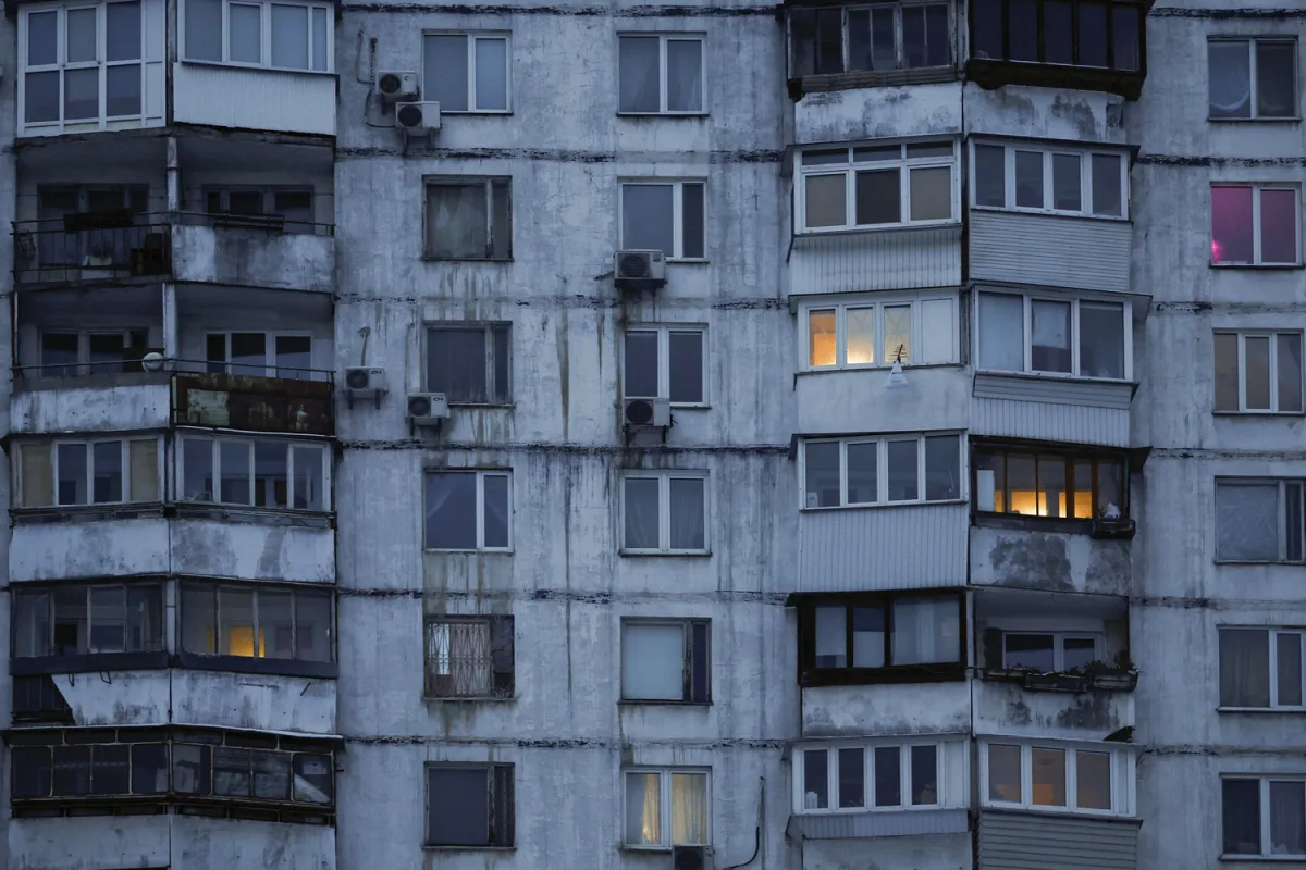 Deliberate Power Cuts and Explosions Disrupt Khmelnytskyi, Chaos in Bucha as Residents Face Darkness and Injuries