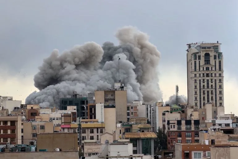 Middle East War Enters 33rd Day: Trump's Confidence vs. Iran's Skepticism