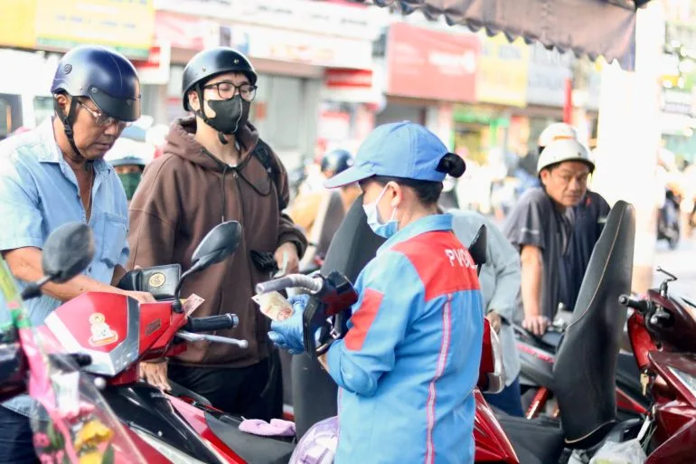 Vietnam's Gig Workers Battle Fuel Crisis Amid Iran-led Blockade