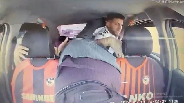 Taxi Driver Disarms Shotgun-Wielding Kidnapper After High-Speed Chase