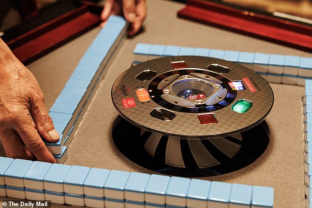 Mahjong Resurgence Draws Celebrities and Families Across the Nation